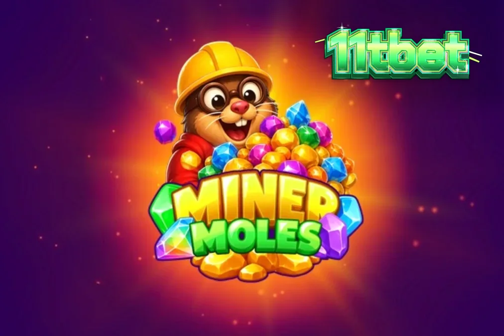 Tampilan visual slot Miner Moles dengan latar belakang gua kristal dan karakter tikus tanah yang lucu.